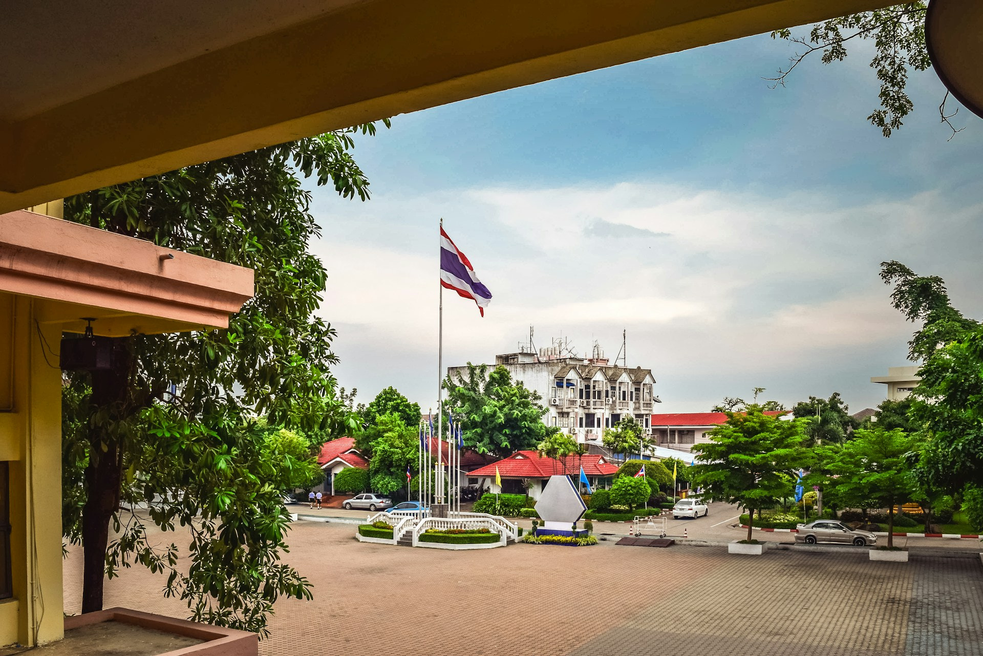 Recinto privado con la bandera de Tailandia.